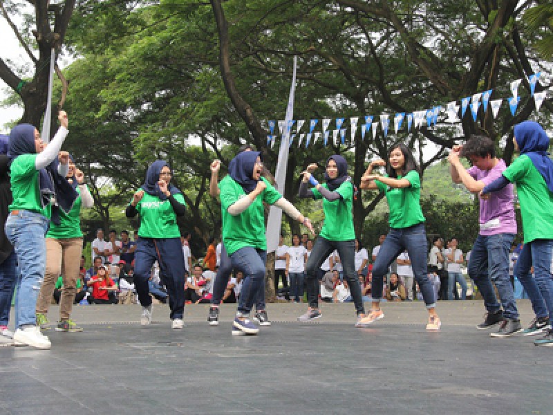 Outdoor Flashmob & Teamwork